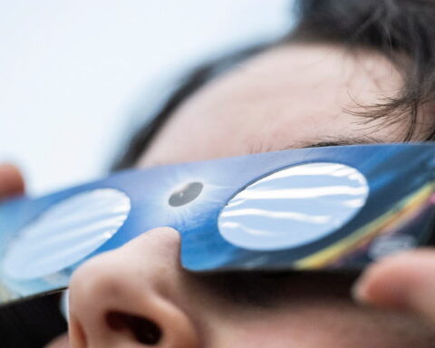 Éclipse solaire du 12 août 2026 : précautions essentielles pour protéger vos yeux