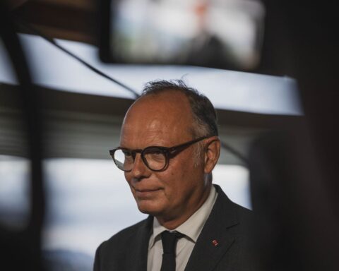 Edouard Philippe appelle à l'union de la droite et du centre avant novembre 2023