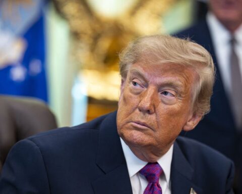 Emmanuel Grégoire répond à Donald Trump : Paris refuse les leçons d'un chef d'État aux milices racistes
