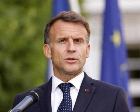 Emmanuel Macron annonce l'envoi de nouveaux missiles intercepteurs à l'Ukraine face aux frappes russes