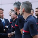 Emmanuel Macron se rendra lundi dans le Var pour rencontrer les maires et les pompiers après l'incendie du Gros Bessillon