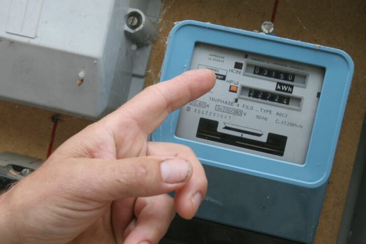 Facture d'électricité en Belgique : un homme confronté à une réclamation de 54 000 euros malgré ses 28 panneaux solaires