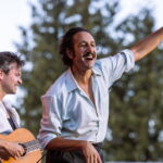 Feu ! Chatterton célèbre la beauté des festivals français depuis la scène de Musilac