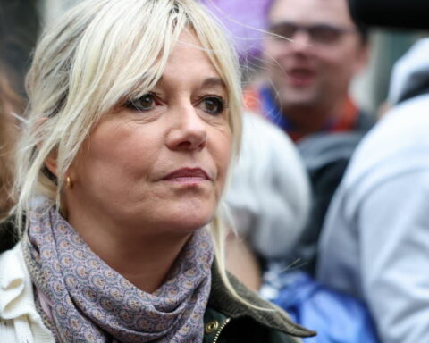 Flavie Flament lancera une nouvelle émission sur RTL avec Olivier Dauvers, remplacera le duo avec Jimmy Mohamed après des accusations de violences conjugales contestées