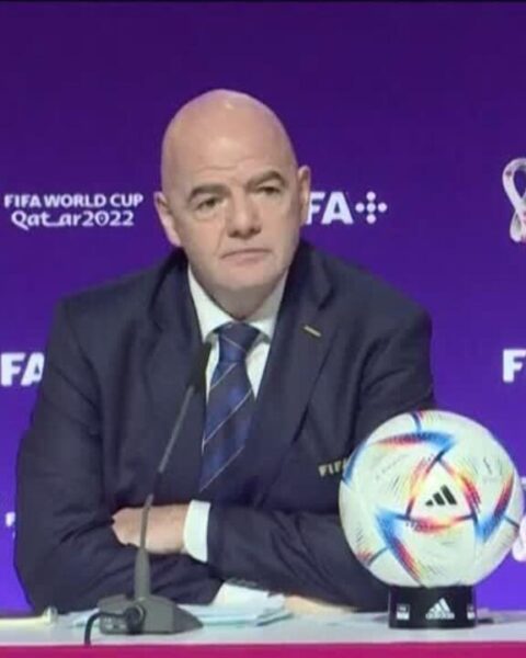 Football : l'UEFA envisage de porter plainte contre Infantino pour des irrégularités. Ligue des champions : Paris affronte Barcelone et Manchester City en phase éliminatoire.