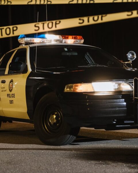 Fusillade tragique lors d'un match de football américain en Californie : un adolescent de 17 ans tué, un suspect arrêté