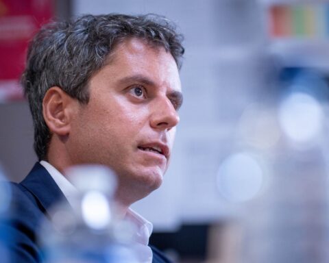 Gabriel Attal confirme qu'il vivra avec Stéphane Séjourné à l'Elysée en cas d'élection en 2027