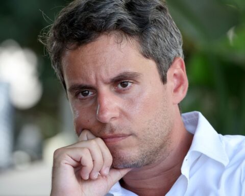 Gabriel Attal demande un référendum sur l'interdiction des réseaux sociaux pour les moins de 15 ans