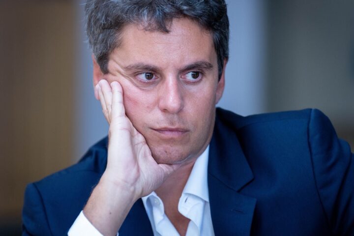 Gabriel Attal propose un ministre de l'Éducation nationale en poste pour cinq ans en cas d'élection en 2027