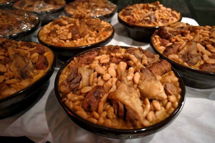 Guerre du cassoulet : le défi de Toulouse pour prouver la supériorité de sa recette