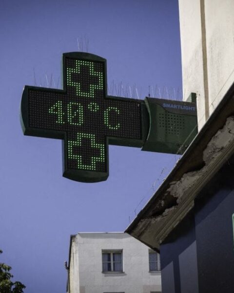 Huit départements du sud-est en vigilance orange, températures pouvant atteindre 40 °C dans le Var