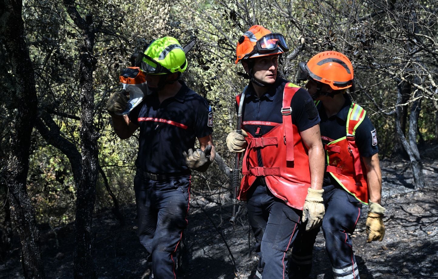 Incendie dans le Var : le feu stabilisé mais les pompiers continuent le combat