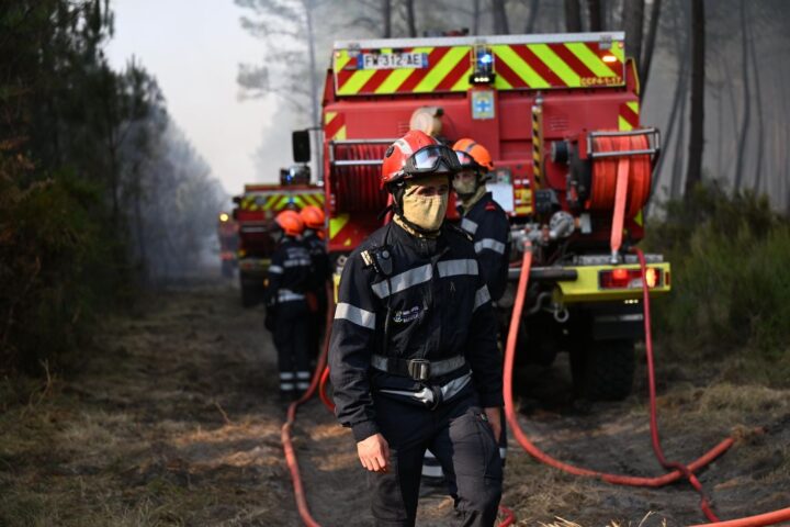 Incendie dans les dunes du Pas-de-Calais, un camping évacué en raison de la menace de feu