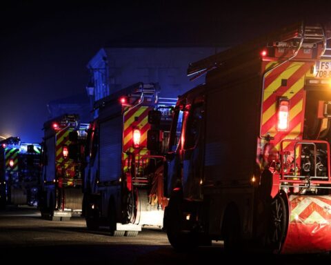Incendie dans les Landes : la situation s'améliore selon le préfet malgré des zones encore dangereuses