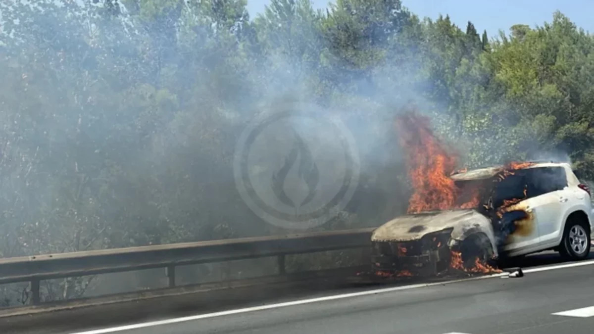 Incendie sur l'A61 près de Carcassonne : une voiture en feu provoque un bouchon de 15 kilomètres