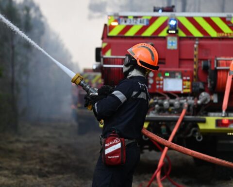 Incendies en France : Sébastien Lecornu souligne une amélioration de la situation en Gironde et Var
