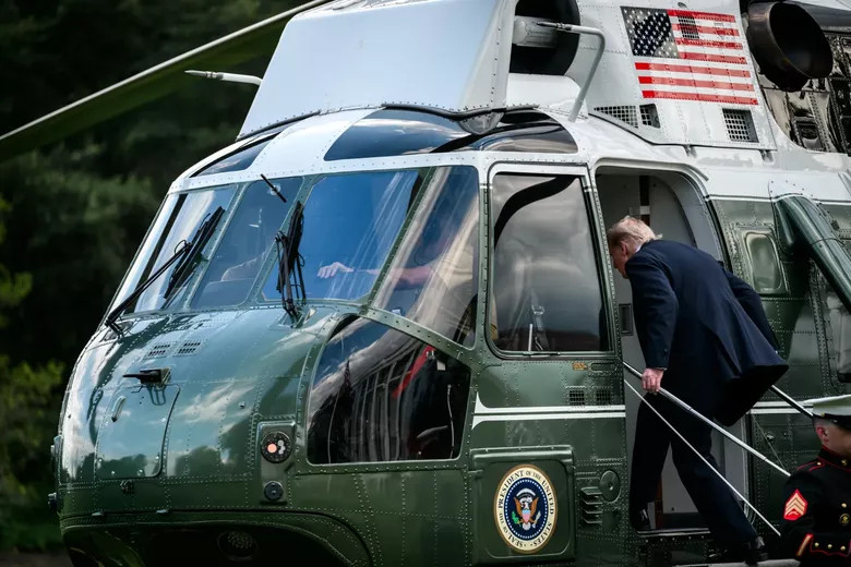 Incident de sécurité à Washington : enquête sur un nearly collision entre Marine One et un avion commercial
