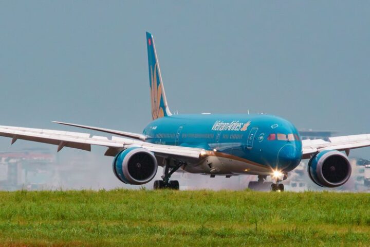 Incidente à l'aéroport de Munich : un Boeing 787 de Vietnam Airlines termine sa course dans l'herbe lors du décollage