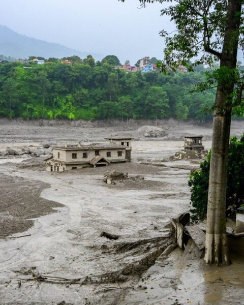Inondation meurtrière au Népal : un directeur de lycée sauve 1 643 élèves juste à temps