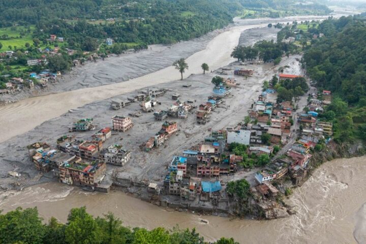 Inondations au Népal : 165 morts et 823 disparus après l'effondrement d'un glacier