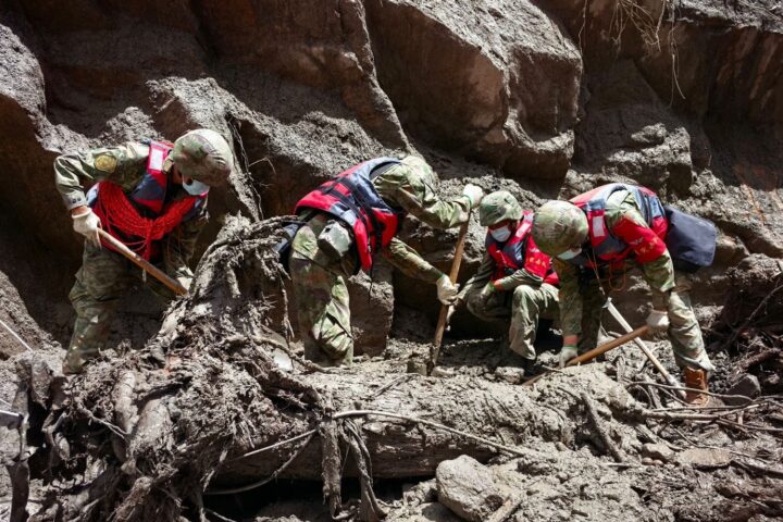 Inondations au Népal : une centaine d’ouvriers coincés dans un tunnel, les secours luttent pour les évacuer