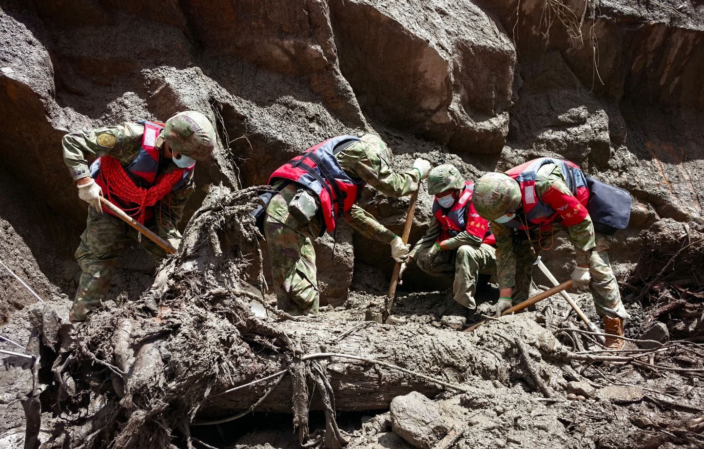 Inondations au Népal : une centaine d’ouvriers coincés dans un tunnel, les secours luttent pour les évacuer