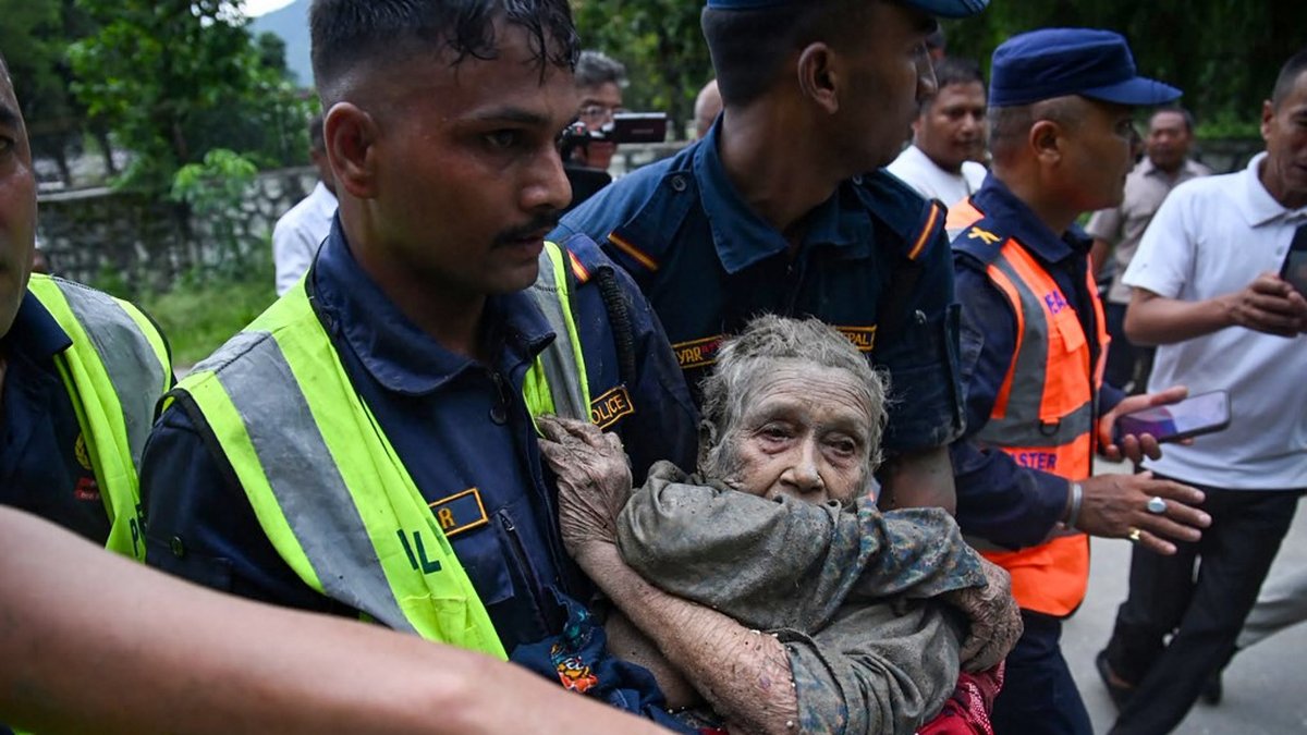 Inondations massives au Népal : plus de 100 morts et des centaines de disparus, des témoignages tragiques émergent