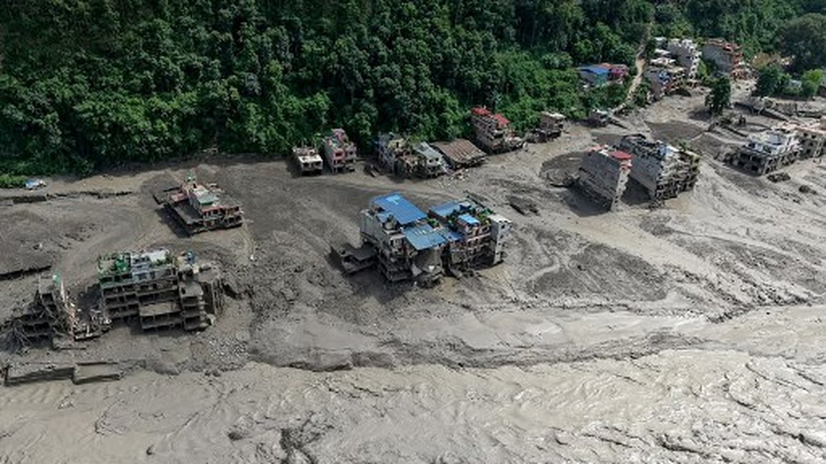 Inondations meurtrières au Népal et au Tibet : glaciologue souligne l'absence de système d'alerte global en France
