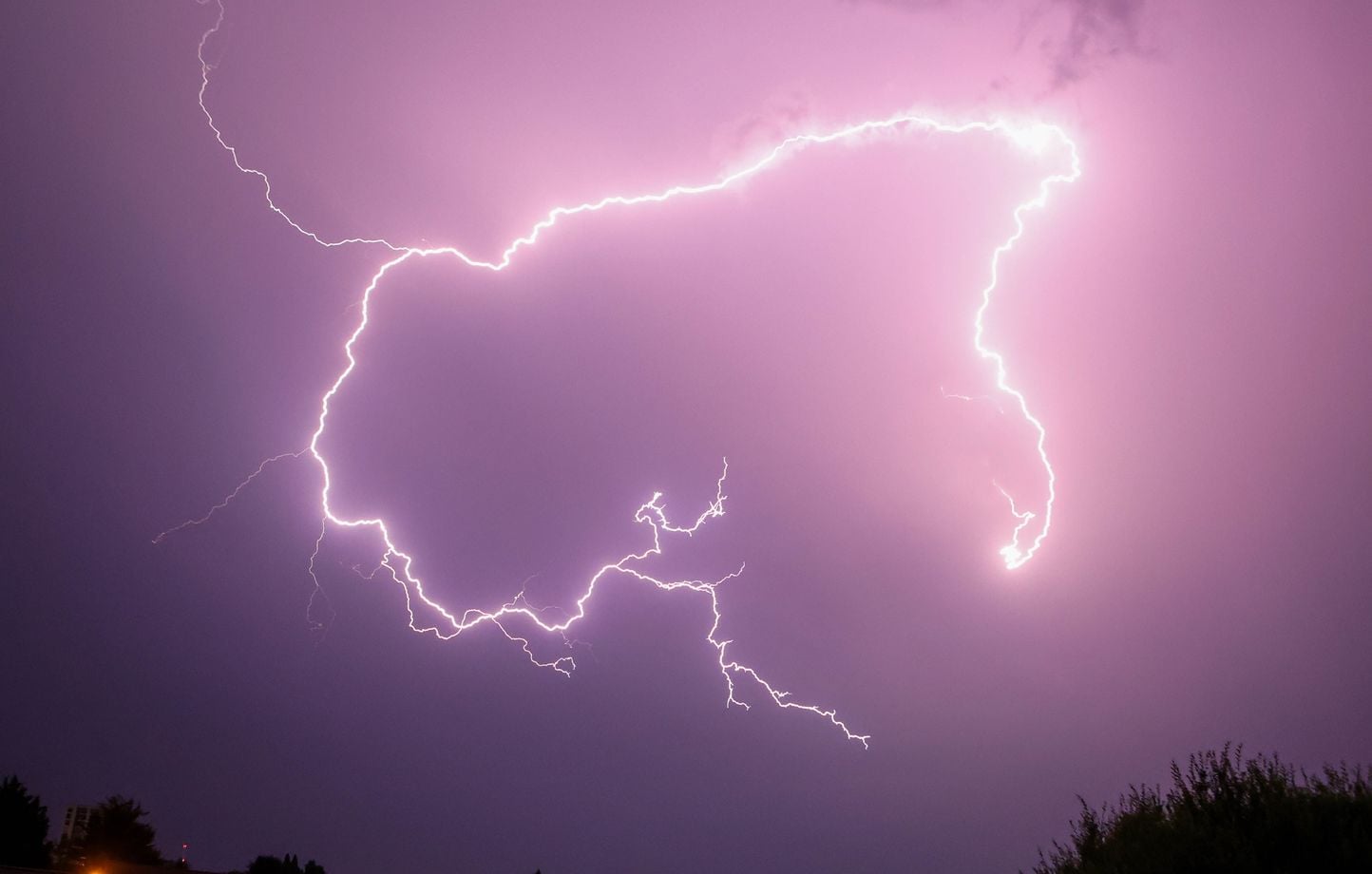 Intempéries dans le Sud-Est : évacuations de campings, coupures d’électricité et fortes pluies prévues