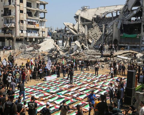 Israël intensifie ses frappes à Gaza, remettant en question le plan de paix de Trump