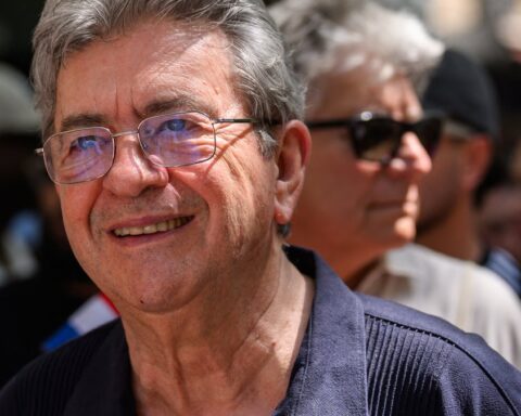 Jean-Luc Mélenchon adapte son régime pour se préparer à la campagne présidentielle de 2027