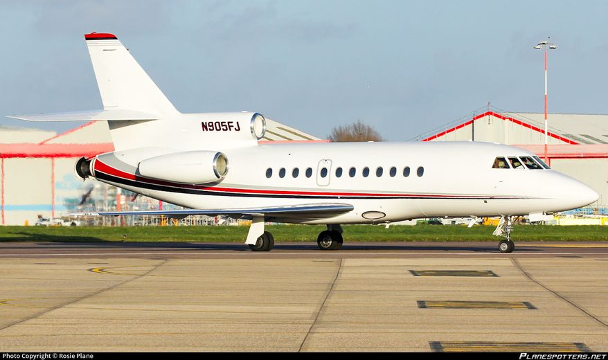 John Travolta et son Boeing 737 : une passion pour l'aviation et 9 000 heures de vol