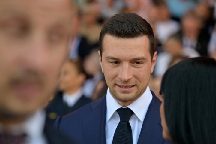 Jordan Bardella, seul candidat, est assuré de rester président du Rassemblement national après le congrès d'octobre