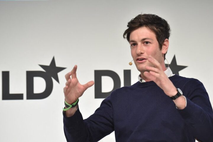 Joshua Kushner et Bob Iger achètent les Los Angeles Lakers pour 12,5 milliards de dollars