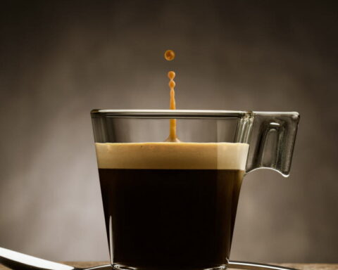La consommation de café liée à un risque réduit de maladies cardiovasculaires selon l'Association américaine de cardiologie