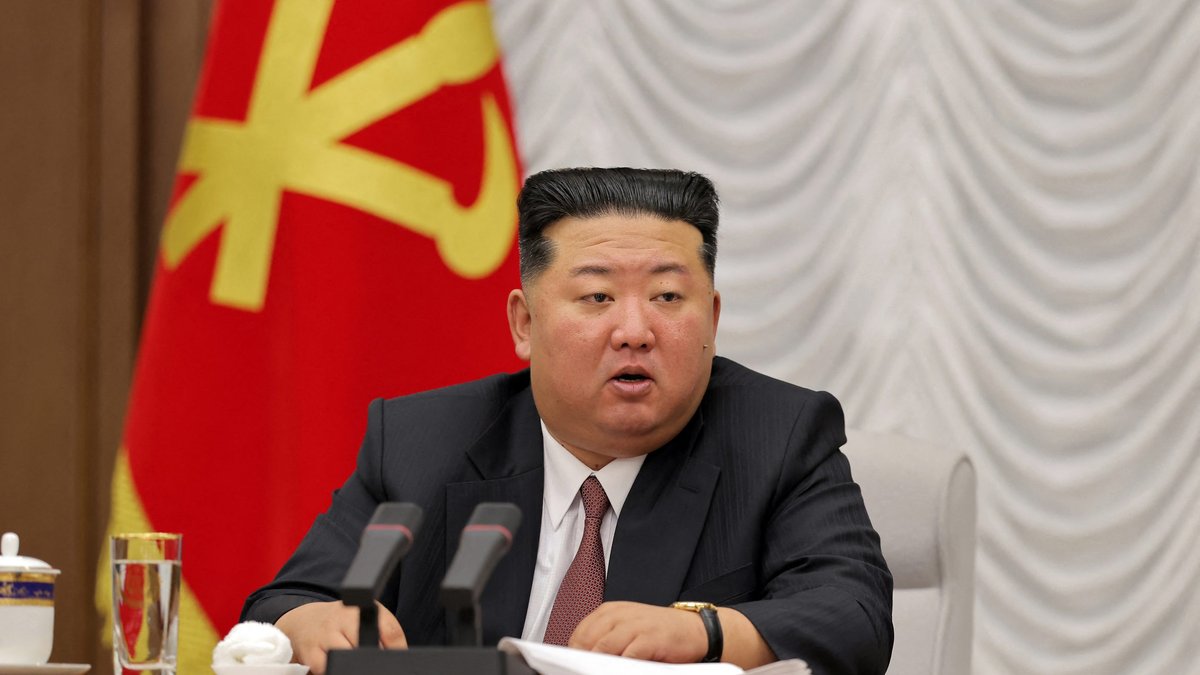La Corée du Nord tire un missile balistique vers le Japon, accusé de militarisation croissante