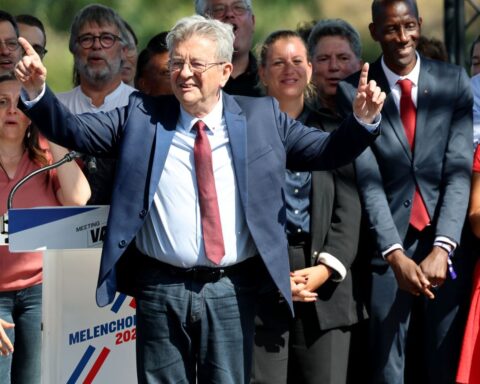 La dynamique de Jean-Luc Mélenchon se renforce en vue de la présidentielle de 2027