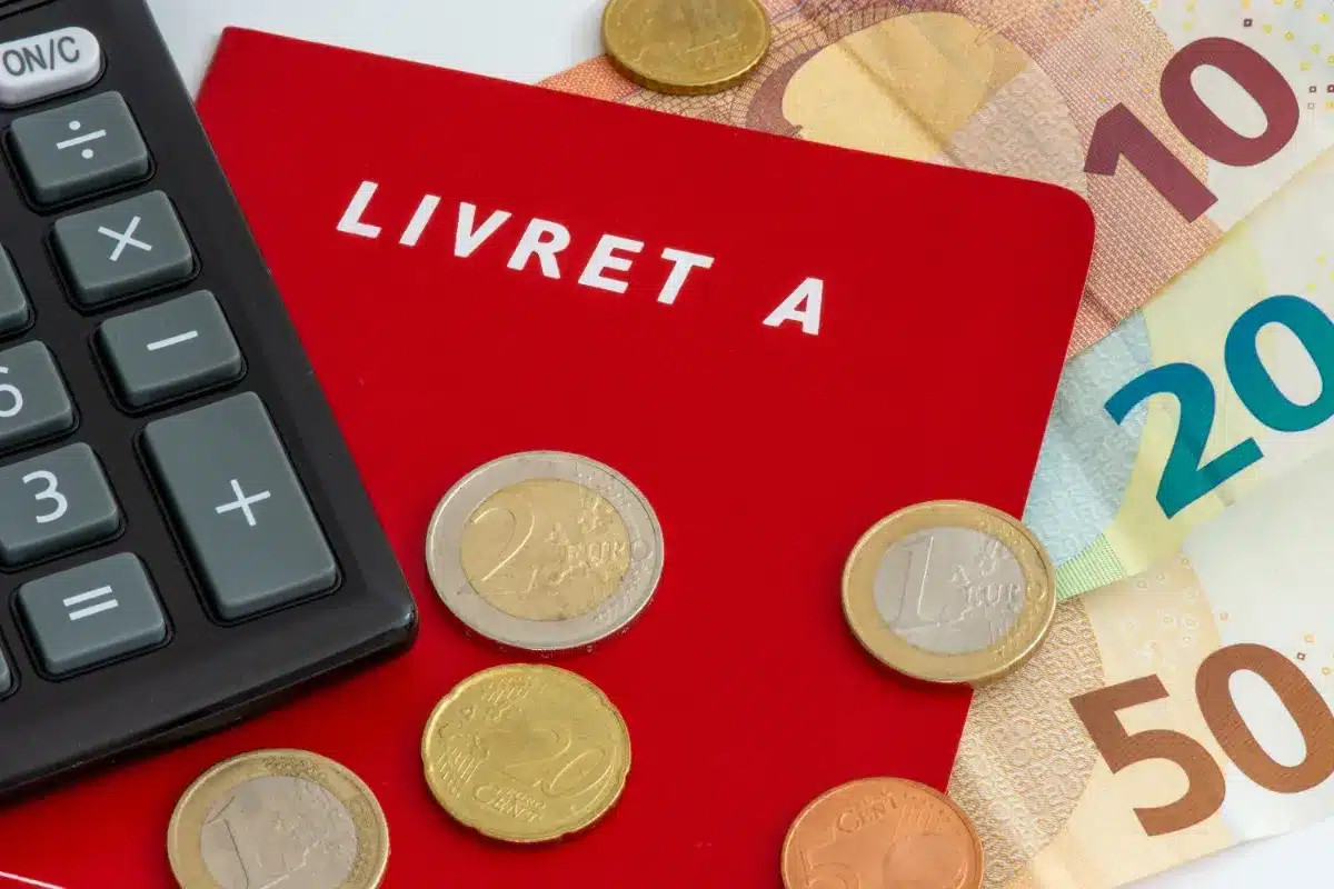La loi établit clairement : à partir de cette date, la banque pourra clôturer votre Livret A si aucune action n'est entreprise.