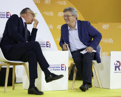 La proposition de Mélenchon pour annuler une partie de la dette française alimente le débat électoral