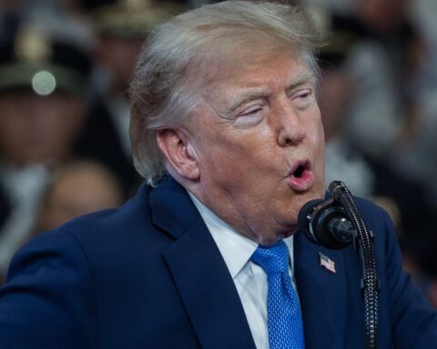 La revendication de Donald Trump sur le détroit d'Ormuz suscite une réponse ferme de l'Iran