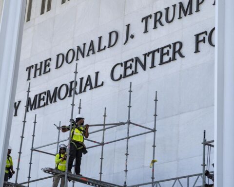 L'administration Trump envisage la démolition du Kennedy Center si son nom n'est pas rétabli