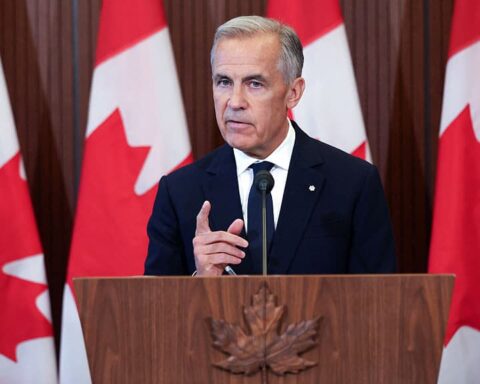 Le Canada répond aux tarifs de Trump avec des prélèvements pouvant atteindre 50 % sur les biens américains