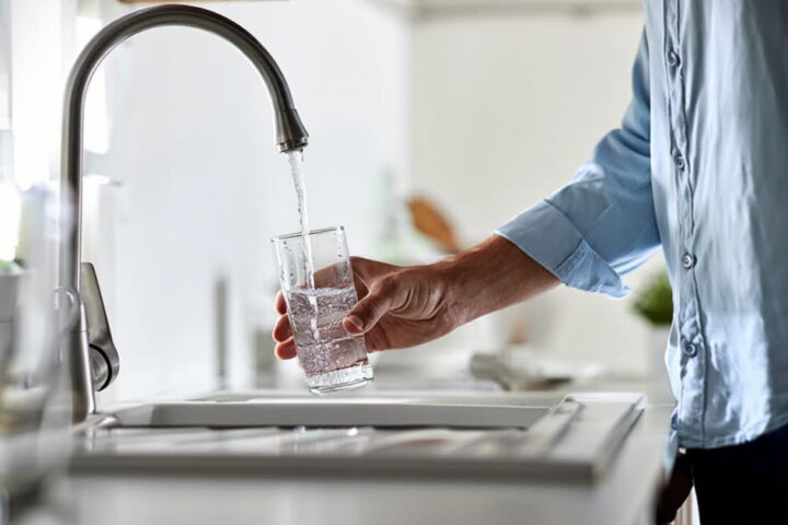 Le chlore dans l'eau du robinet : un enjeu de sécurité sanitaire en France