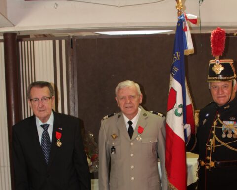 Le lieutenant-colonel Jean-Louis Doudoux reçoit la croix de chevalier de la Légion d'honneur pour son parcours exemplaire