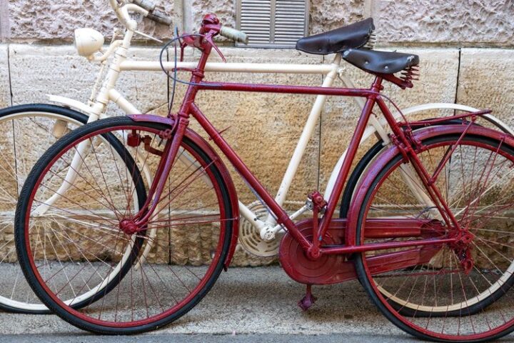 Le maire de Côme interdit la circulation des vélos après avoir été percuté par un cycliste