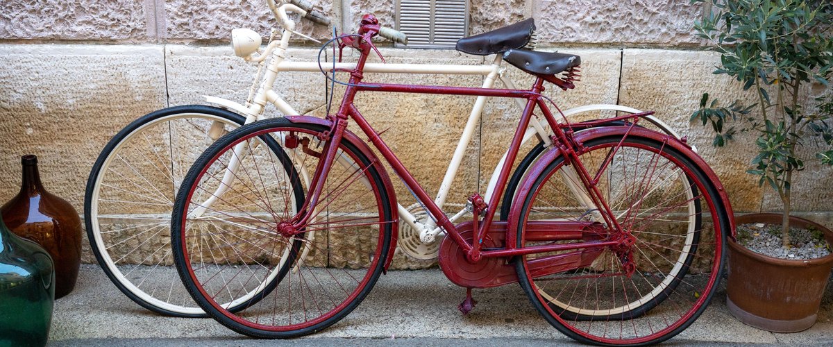 Le maire de Côme interdit la circulation des vélos après avoir été percuté par un cycliste