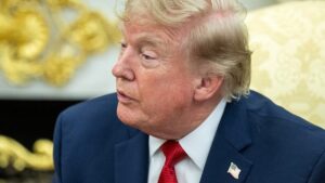 Le taux d'approbation de Donald Trump tombe à 33 %, niveau le plus bas depuis janvier 2025
