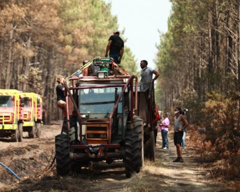 Le Var : les pompiers parviennent à contenir l'incendie, 1.000 hectares brûlés