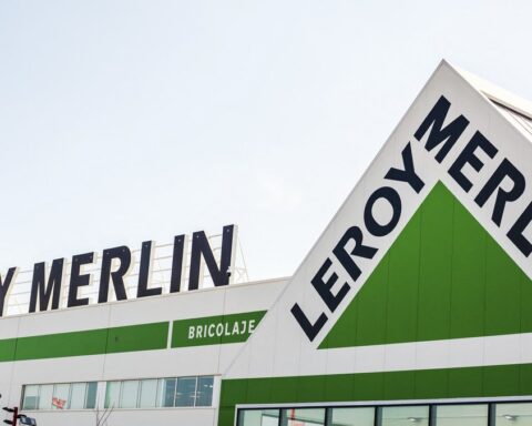 Leroy-Merlin licencié une caissière après un vol de 550 euros : la justice ordonne sa réintégration et des dommages-intérêts