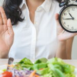 Les avantages et limites du jeûne intermittent selon un nutritionniste français